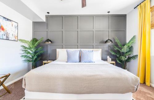Terra Lago House | GAMEROOM, King Beds, Movie Projector, Heated Saltwater Pool, Golf and Games!