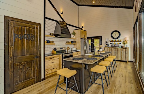 Chalet Village Ski Chalet | Gatlinburg Starry Night: Mtn Views, Pool (Spa), Games, Hot Tub, Wifi and more.