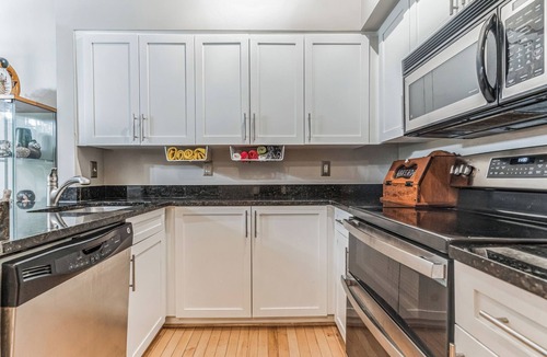 Bethesda Condo | Gorgeous Condo in Downtown Bethesda, metro to DC