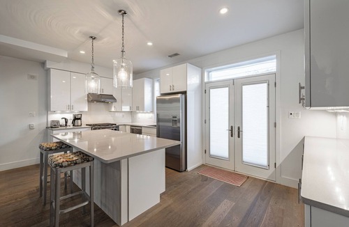 Southeast House | Great Stylish 4-Bedroom House near Metro