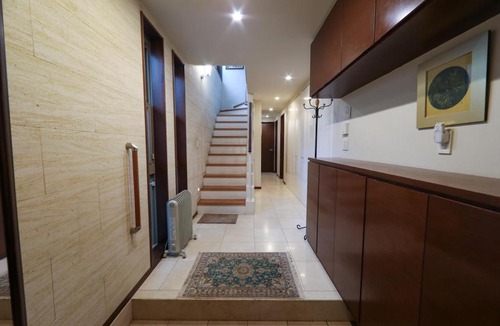 Setagaya House | Hanegi Park Dog Lover Home Stay - near Shimokitazawa, 10 min to Shibuya下北沢 渋谷至近 羽根木公園前の邸宅犬好きな方ホームステイ