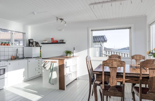 Hoviksnas House | Holiday house with sea views and private beach on Tjörn | SE09009
