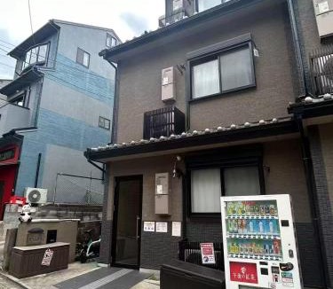 Sannenzaka Ninenzaka Apartment | Home in Kyoto kiyomizu, city walk 5 minutes Kiyomizu Temple, washmachine, kitchen, TV in room&bathroom