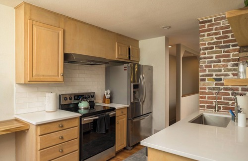 Southeast House | Huge secluded yard hot-tub game room 5-15 min to DU, DTC, DT
