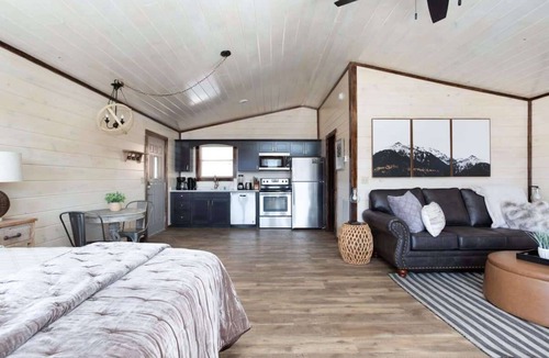 Gatlinburg Cabin | Huge Views Of GSMNP/3.6 Miles 2 DwTn Gat/Hot Tub