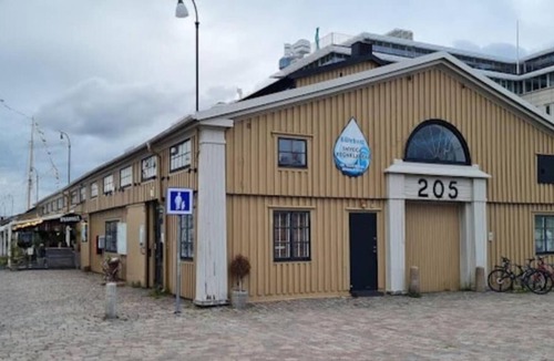 Centrum Other | Husbåten Svea i Göteborg City, mitt emot operan. Lilla Bommens Gästhamn.