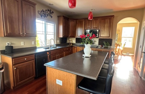 Aurora House | Immaculate 5-Bedroom Aurora Retreat — Luxury, Comfort & Colorado Adventure