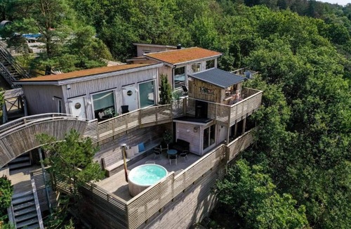 Lillhagen House | Inviting vacation home with breakfast