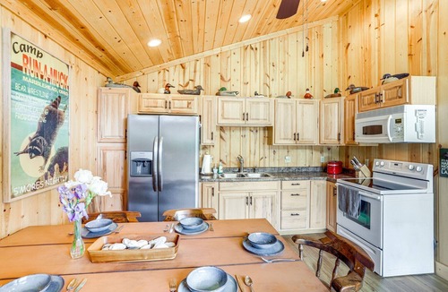 Kelleys Island Cottage | Island Gem, Walk to the lake!
