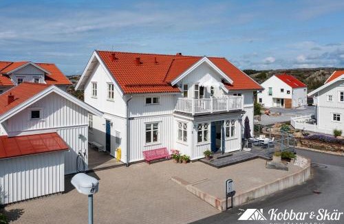 Ronnang House | Large modern house by the sea in Ronnang SE09177