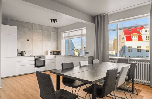 Downtown Apartment | Located in downtown Reykjavik, on the corner of Laugavegur and Skólavörðustígur.