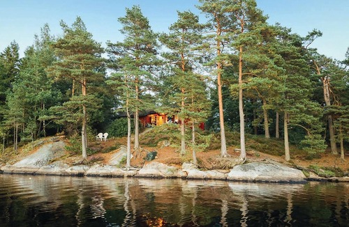 Vassbo House | Lovely home in Lilla Edet with house sea view