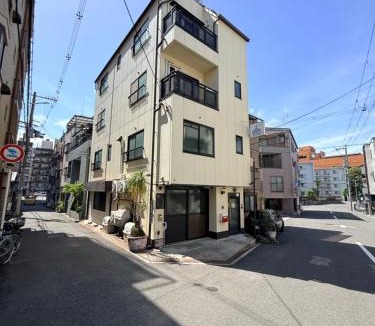 Tennoji Villa | LUCK Accommodates up to 19 people Quiet area in central Osaka Shinsaibashi Kuromon Market Namba are next to each other and transportation in the city and airport is super convenient