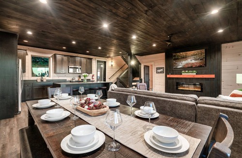 Chalet Village Ski Chalet | Luxury Chalet.2 miles from Gatlinburg. Heated Pool. Hot Tub. Arcade. Sleeps 14