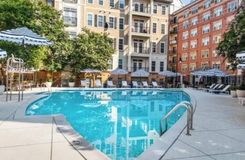 North Bethesda Apartment | Luxury, Chic Apt. with Game-Room Movie Theatre Room, 24hr Gym, Pool and Jacuzzi