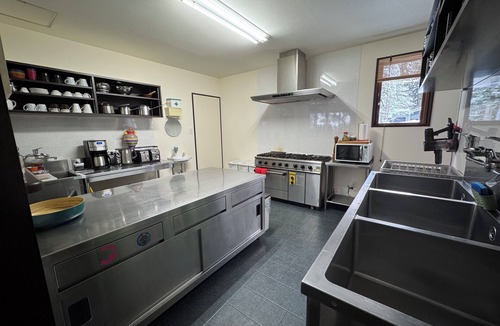 Iida Ski Chalet | Luxury Ski Chalet with Hot Tub Walk to Slopes Sleeps 13