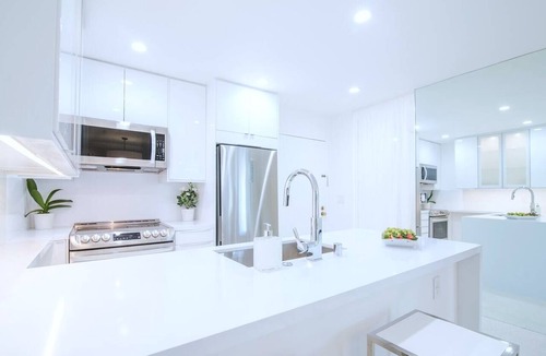 Sawtelle Condo | Magnificent Villa Blanca in the heart of Brentwood