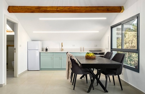 Merom HaGalil Apartment | Mamad Sunny Hilltop Hideaway