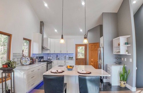 Kings Valley House | Marvelous 4-bedroom house with Hot Tub in Conifer perfect for your getaway