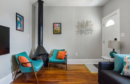 Truxton Circle Villa | Massive 6BR & 4BA Private Duplex Townhouse Central