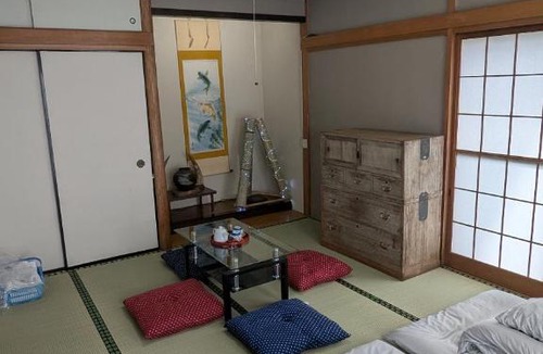 Ome House | Mettaguesthouse慈しみの宿