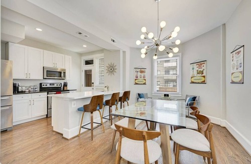 Park View Villa | Mid-Century Townhome Steps from Restaurants