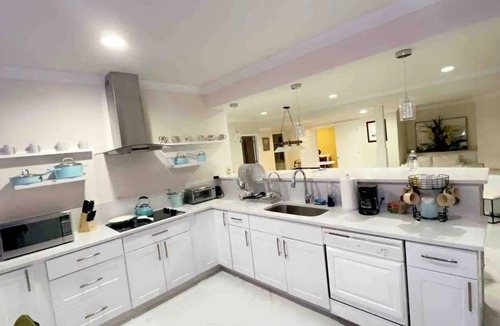 Fairland House | Minutes from I495/200/95, DC and VA. Family sized guest suite with games to play