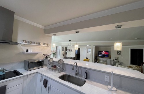 Fairland House | Minutes from I495/200/95, DC and VA. Family sized guest suite with games to play