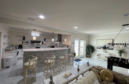 Fairland House | Minutes from I495/200/95, DC and VA. Family sized guest suite with games to play