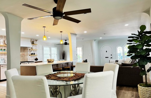 Belmont Shore House | Modern Belmont Shore Beach House. Walk to Sand. Sleeps 8. Patio + Balcony.