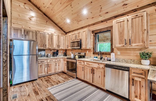 Chalet Village North Cabin | Modern Cabin Near Gatlinburg & Pigeon Forge!
