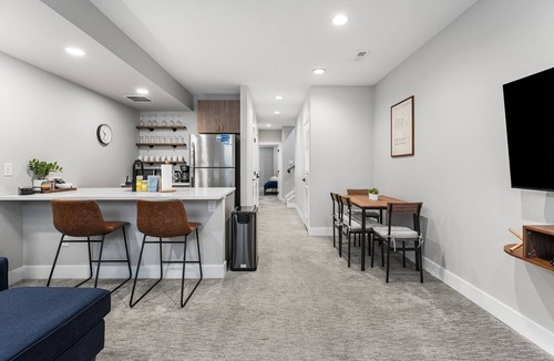 Villa Park Apartment | Modern Private Suite | Walk to Rail + Broncos