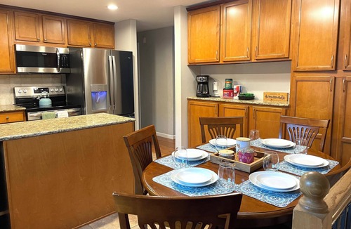 Lamar Heights Area House | Modern & Spacious - 5 King Beds With Private Backyard Oasis & Sunroom