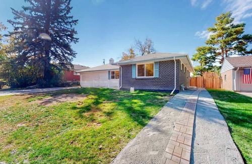 Southeast House | Modern & Updated Unit in Prime Location