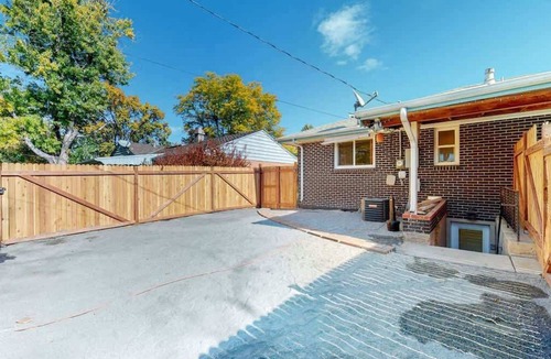 Southeast House | Modern & Updated Unit in Prime Location