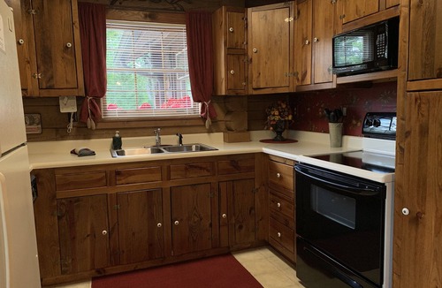 Pigeon Forge Cabin | Mtn.View from Hottub, A+ Location 2 Mi to PF.Pkwy,Not up Mtn,Private,SUPERCLEAN