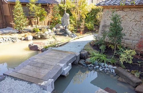 Yokosuka House | Near Kamakura | Gardens and Cypress Baths | At the foot of Mt. Okusu, the highest peak on the Miura Peninsula | 15-minute walk from Akiya’s Tateishi (one of Kanagawa’s 50 Scenic Spots) | One group per day · Exclusive use of an entire samurai temple | Free
