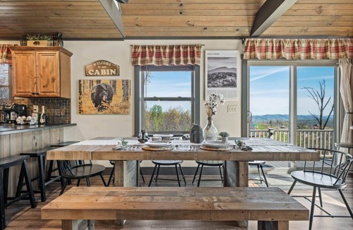 Chalet Village North Cabin | NEW BearWoodsLodge#Mt LaConte ViIEW/PRIVATE Woods/WrpAround DECK/Giant Theater