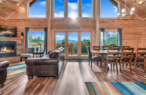 Chalet Village North House | New Listing!! 4bed, 5 bath in the heart of it all, vastly amazing views!