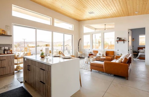 Joshua Tree House | NEW Luxury Modern Home, Fenced Property w Hot Tub, Pool, Outdoor Shower, Arcade