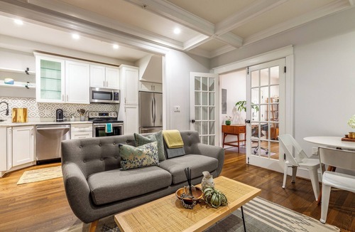 Cleveland Park Apartment | Oasis by the National Cathedral, American University, Georgetown, City Ridge