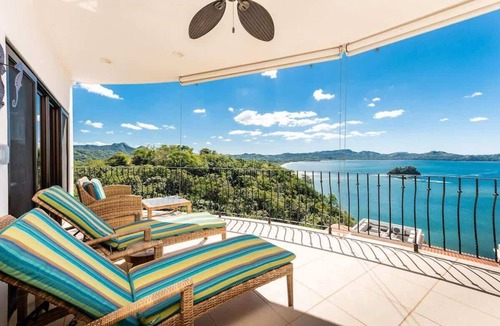 Playa Flamingo Condo | Oceanfront Infinity Pool and Sunset Veranda