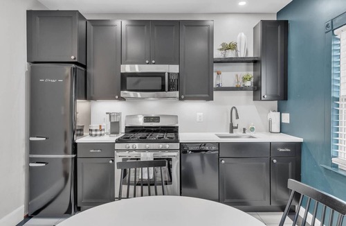 Old Town West House | Old Town Alexandria Charm Sleeps 6 Private Outdoor Area Walk to King St & Water