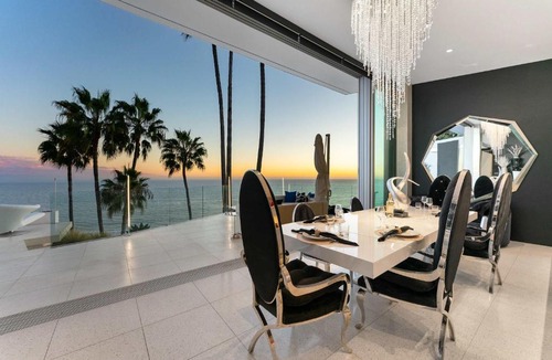 Pacific Palisades House | Pacific Palisades 3BR with Fire Pit by Colby and Conrad