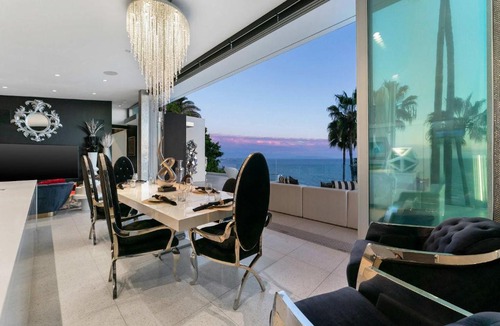 Pacific Palisades House | Pacific Palisades 3BR with Fire Pit by Colby and Conrad