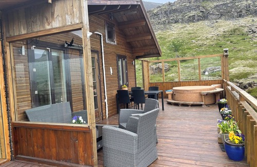 Hvalfjarðarsveit Cottage | Peaceful 1-bedroom cottage in Hvalfjarðarsveit by the Lake