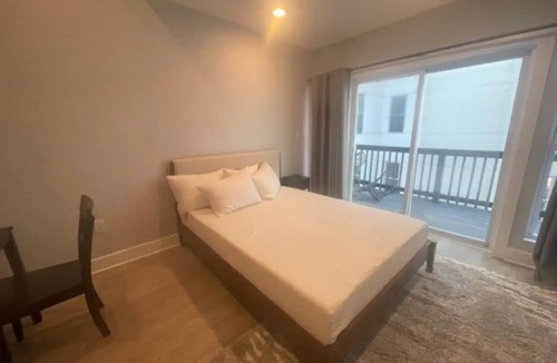 H Street Corridor Apartment | Pent House with Roof Deck near Capitol Hill - U5