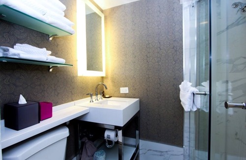 Kalorama Heights Hotel | Premium Suite Escape! 2 Spacious Units Perfect for Families! Attractions Nearby!