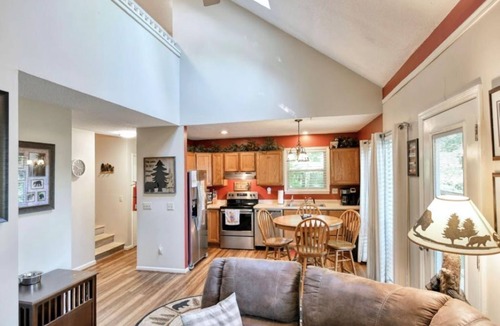 Chalet Village Cottage | Prime Location 1.5 miles to Ober Gatlinburg