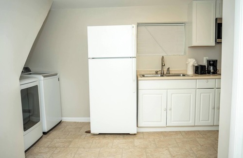 Wheaton-Glenmont House | Private Basement Suite Near Metro, See the Best of Silver Spring